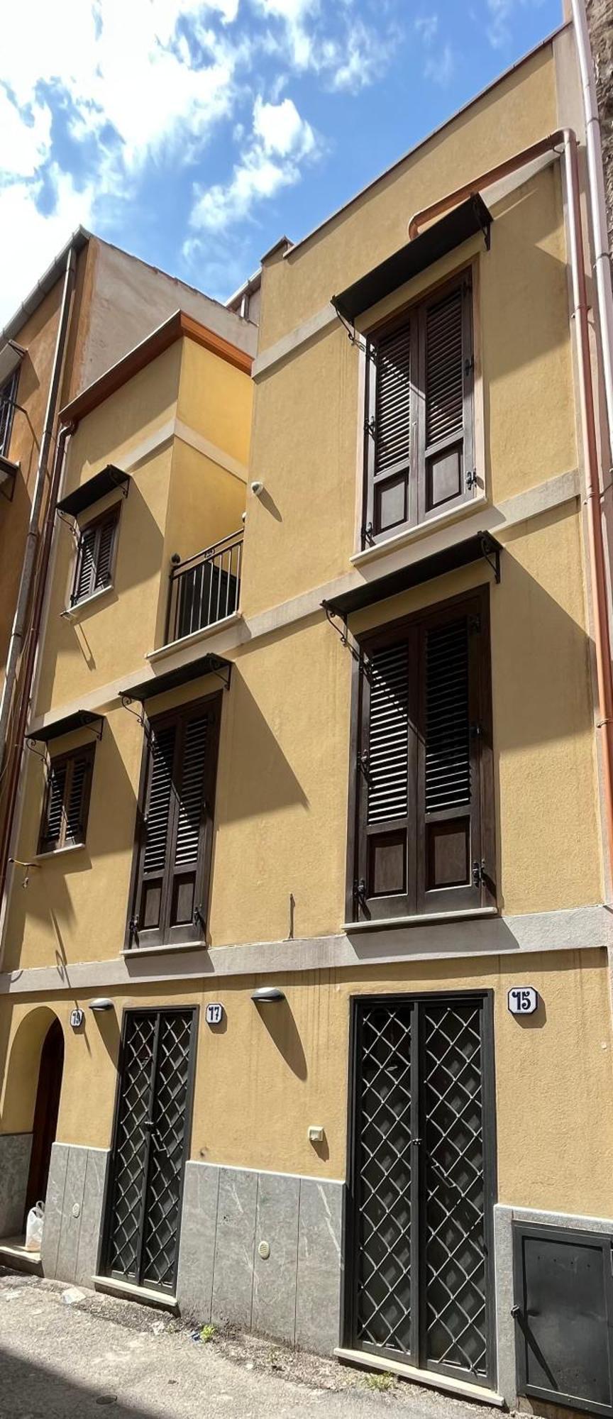 Maquedino Holiday Home & Terrace - Cozy Central Loft Palermo Exterior photo